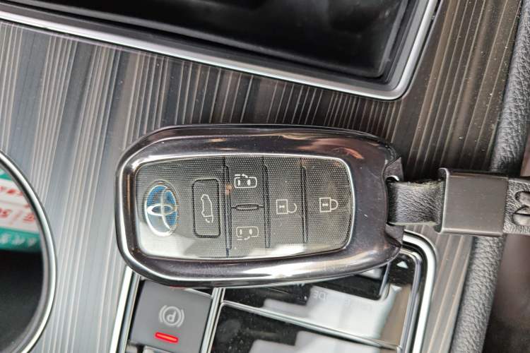 Used Toyota Granvia 2023 2.5L Hybrid Flagship VIP Edition