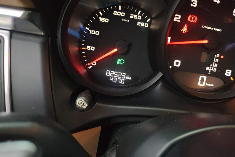 Used Porsche Macan 2014 Macan 2.0T Odometer Close Up