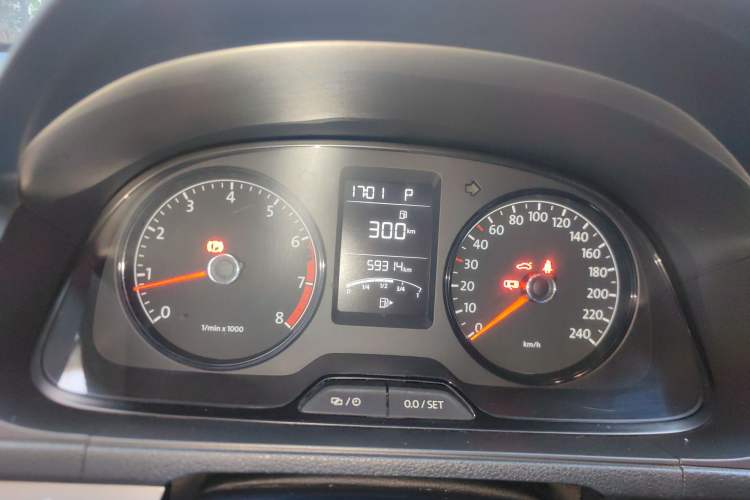 Used Volkswagen Gran Lavida 2013 1.6L Automatic Fashion Model