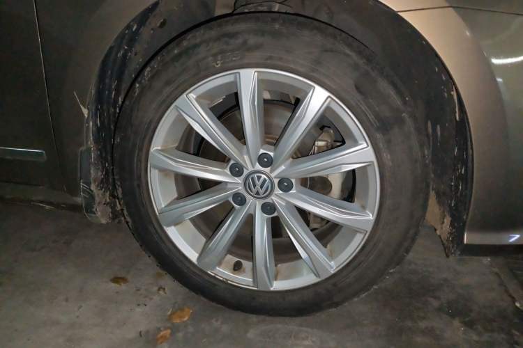 Used Volkswagen Passat 2017 280TSI DSG Luxury Edition Right Front Wheel Hub