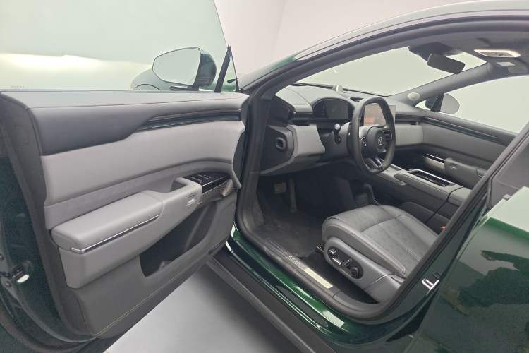 Used Zeekr 7X 2025 100 kWh Long-Range Rear-Wheel Drive with Intelligent Driving Features
