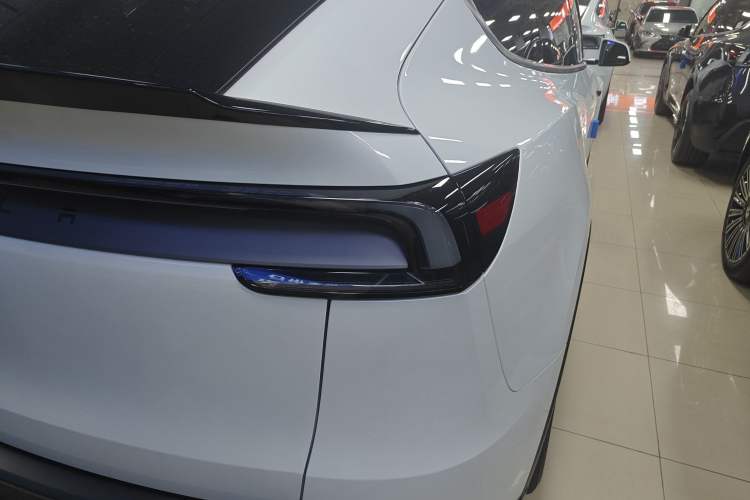 Used Tesla Model Y L 2025 Model Long-Range All-Wheel-Drive Version