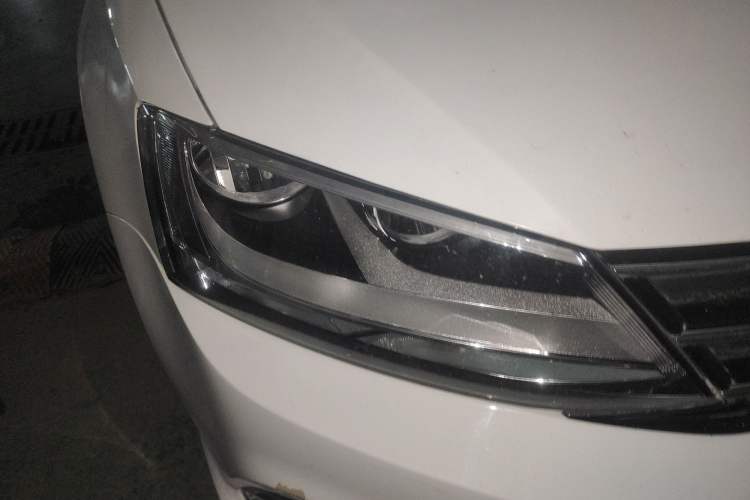 Used Volkswagen Sagitar 2017 1.6L Automatic Comfort Model Right Front Headlight