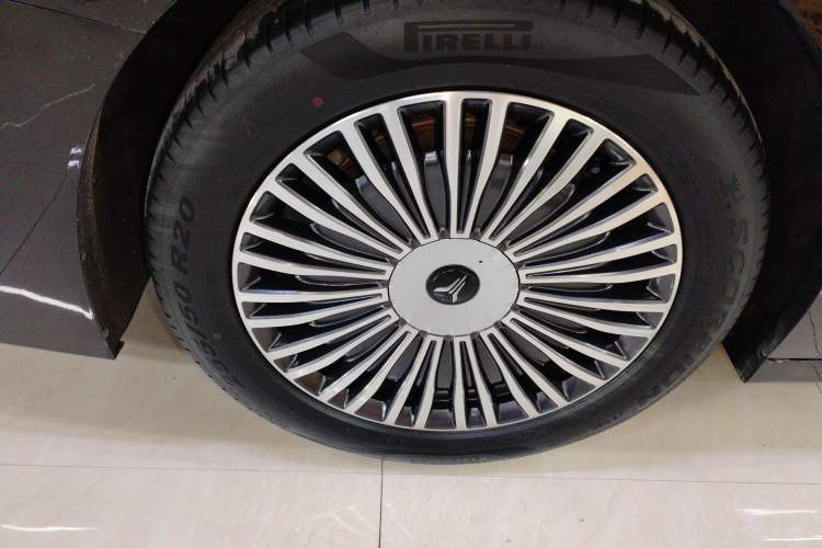 Used VOYAH Dream 2025 PHEV Four-Wheel-Drive Flagship Kunpeng Edition
