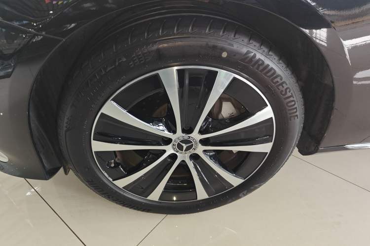 Used Mercedes-Benz E-Class New Energy 2023 E 350 e L Plug-in Hybrid Sedan
