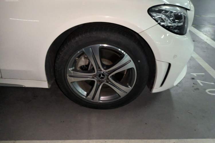 Used Mercedes-Benz C-Class 2020 Restyled C 260 L Sport Edition Right Front Wheel Hub