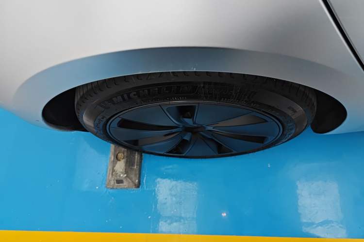 Used Tesla Model 3 2023 Rear-Wheel-Drive Version Right Rear Wheel Hub