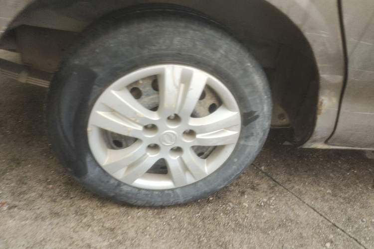 Used FORTHING Lingzhi 2016 V3 1.5L 7-Seater Standard Model China V Emission Standard