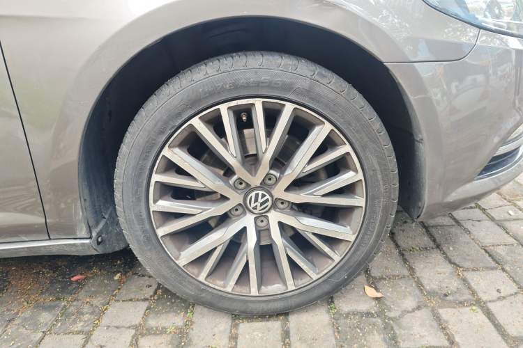 Used Volkswagen FAW-Volkswagen CC 2013 1.8TSI Prestige Model Right Front Wheel Hub