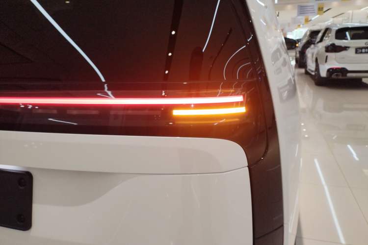 Used Li Auto MEGA 2025 Home Family Special Edition Right Rear Taillight