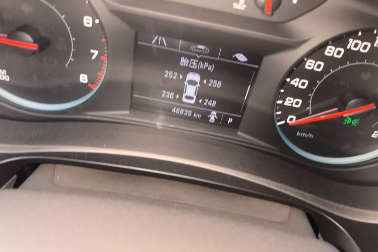 Used Chevrolet Malibu XL 2018 530T Automatic Luxury Edition Odometer Close Up