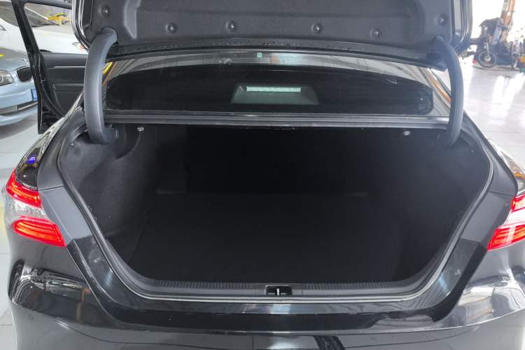 Used Toyota Camry 2021 2.0G Luxury Edition
