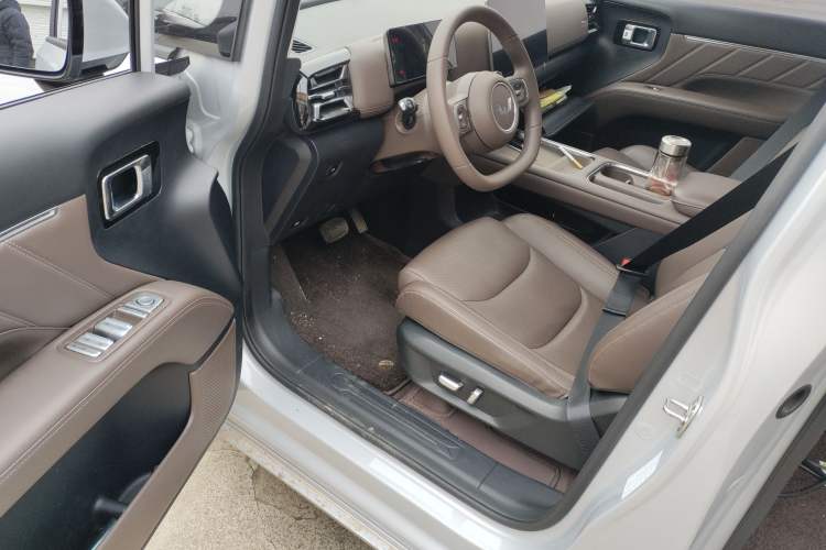 Used Wuling Wuling Starlight 730 2025 Model Plug-in Hybrid 125km Luxury Edition
