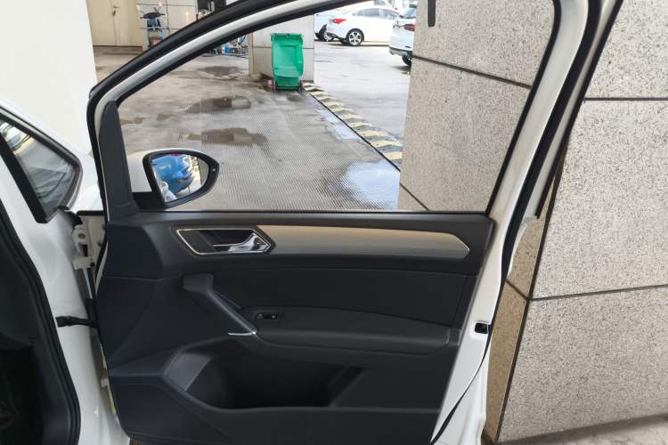 Used Volkswagen Touran 2018 Volkswagen Touran L 280TSI DSG Comfort Edition 7 Seats China VI Standard