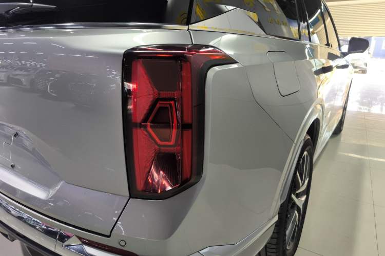 Used GAC Trumpchi GS8 2022 Dual-Engine Series 2.0TM Two-Wheel Drive Prestige Edition (7 Seats)
