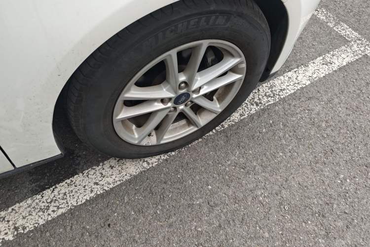 Used Ford Focus 2015 Hatchback EcoBoost 125 Automatic Supreme Style Edition
