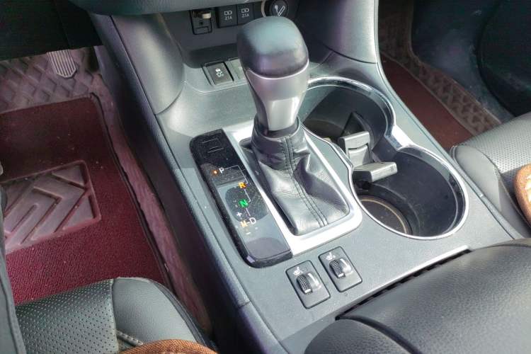 Used Toyota Highlander 2018 2.0T Two-Wheel-Drive Luxury Edition 7 Seats Emission Standard China V
