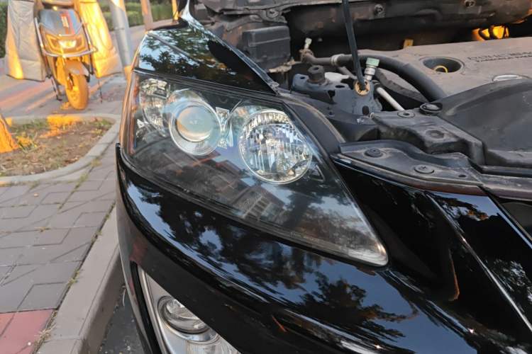 Used Mazda CX-7 2011 2.5L Luxury Edition Right Front Headlight