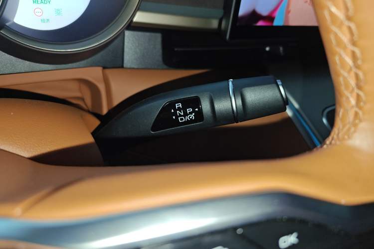 Used ORA Lightning Cat 2022 555 km Luxury Edition Gear Lever