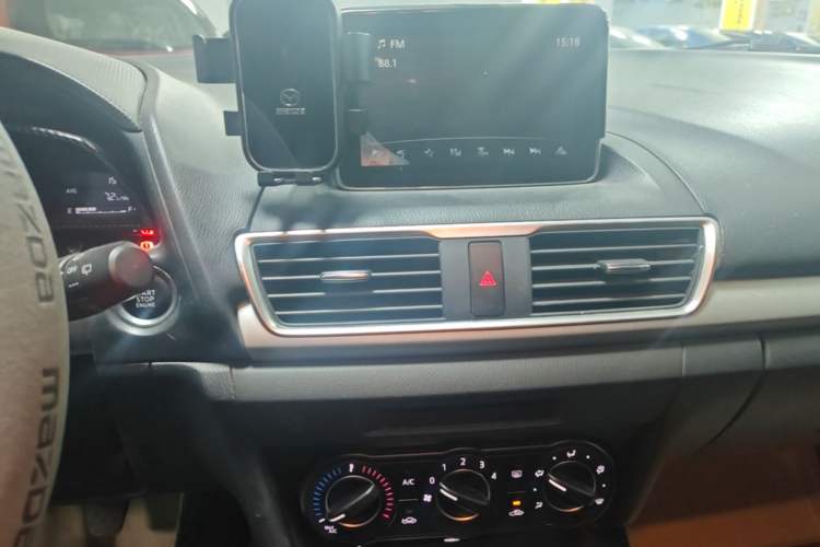 Used Mazda 3 Axela 2014 Hatchback 1.5L Manual Comfort Model
