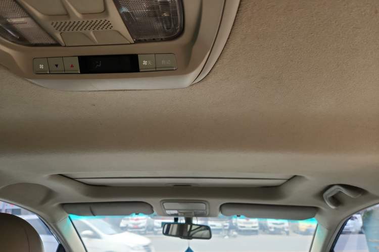 Used BYD M6 2013 2.4L Automatic Luxury Model
