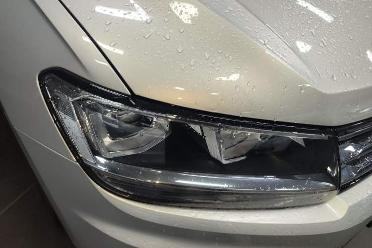Used Volkswagen Tiguan L 2018 Facelift 330TSI Automatic Two-Wheel Drive Luxury Edition Right Front Headlight