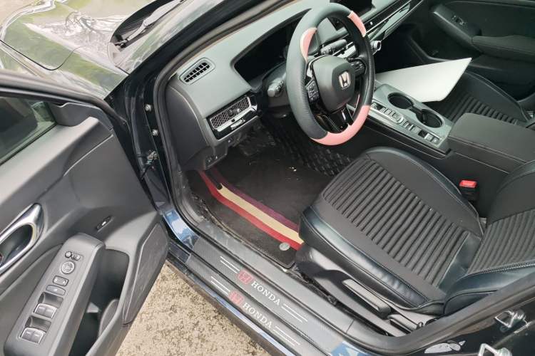 Used Honda Civic 2023 2.0L eHEV Pioneer Edition Driver Seat