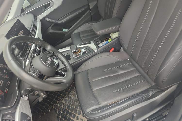 Used Audi A4L 2020 40 TFSI Fashionable and Elegant Model
