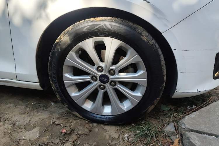 Used Ford Escort 2015 1.5L Automatic Fashion Model
