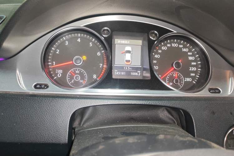 Used Volkswagen FAW-Volkswagen CC 2013 1.8TSI Luxury Model Odometer Close Up