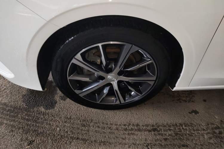 Used Geely Auto Emgrand 2022 4th Generation 1.5L CVT Luxury Model Left Front Wheel Hub