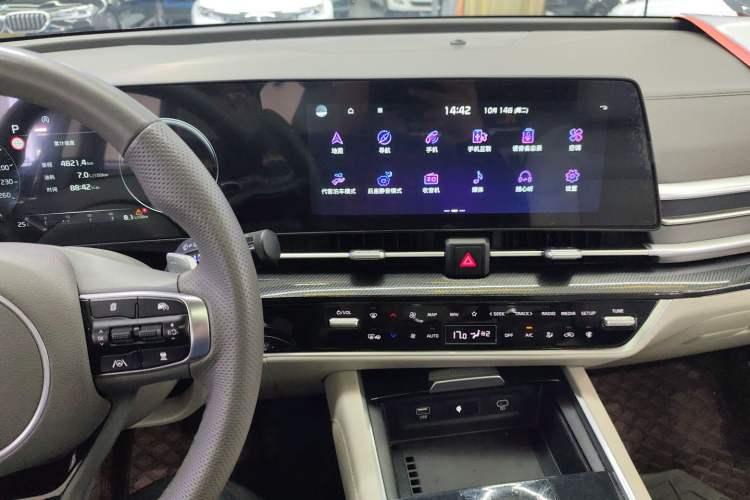 Used Kia Sportage (Chinese Domestic Model) 2023 1.5T Two-Wheel Drive Prestige Edition Audio And AC Panel