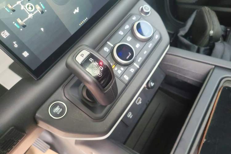 Used Land Rover Defender 2023 Facelift 90 3.0T P400 XS
