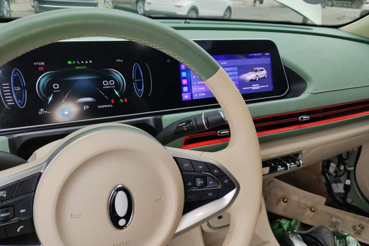 Used ORA Good Cat 2023 401 km Standard Range Prestige Version Lithium Iron Phosphate