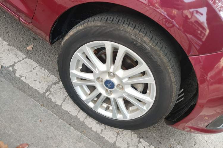 Used Ford Fiesta 2013 Hatchback 1.5L Automatic Fashion Edition Right Front Wheel Hub