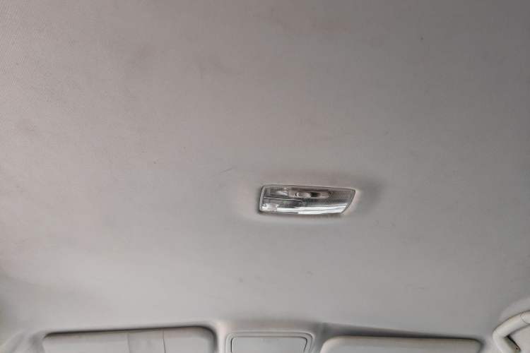 Used JMC Yusheng S350 2016 2.4T Automatic 4x4 Diesel Luxury 5-Seater Headliner