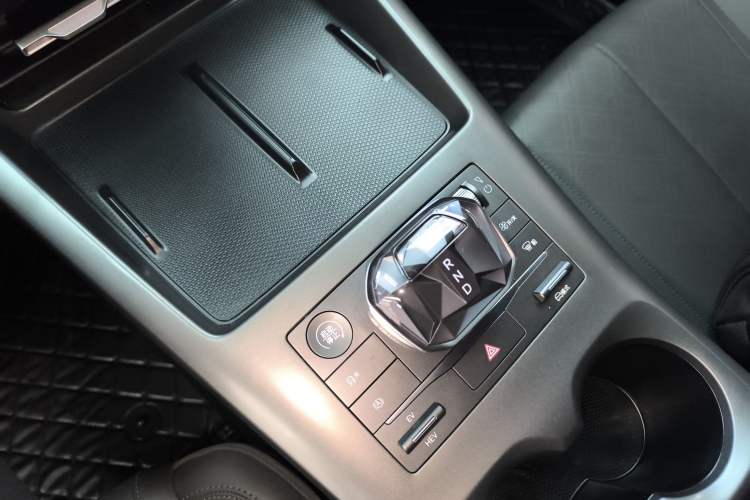 Used BYD Qin PLUS 2025 DM-i Smart Drive 55KM Leading Model Gear Lever