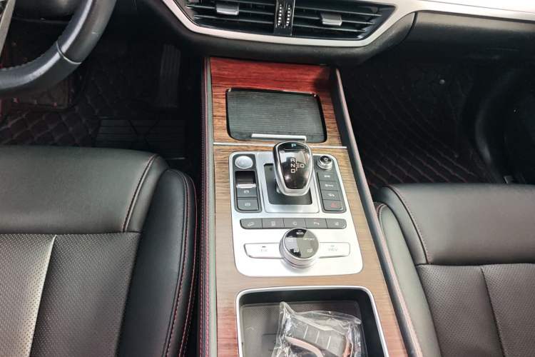 Used BYD Tang New Energy 2018 DM 2.0T All-Wheel Drive Smart Connectivity Luxury Model 7 Seats China V Emission Standard Gear Lever