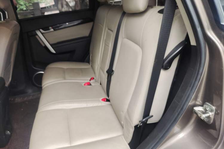 Used Chevrolet Captiva 2015 2.4L 4x4 Flagship Edition 7-Seater
