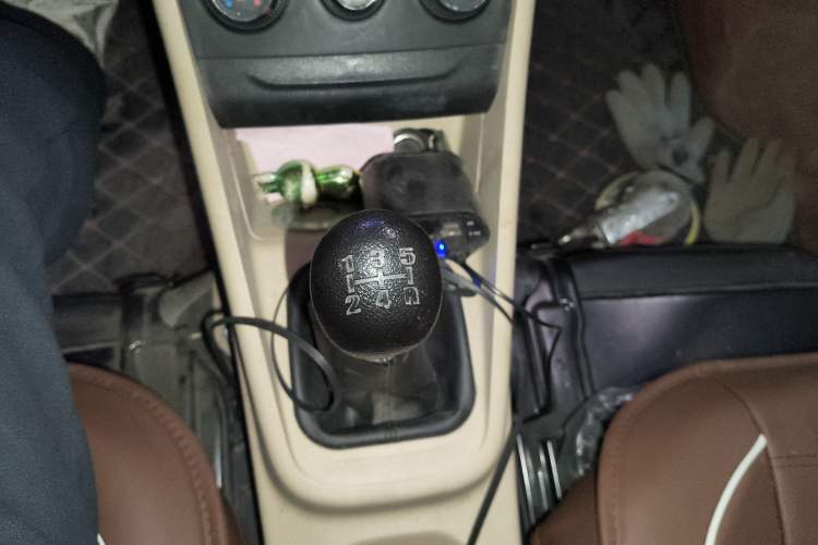 Used CHANGAN KUAYUE Xing V3 2023 1.5L Gasoline Comfort Edition 5-Seat Passenger Vehicle Gear Lever
