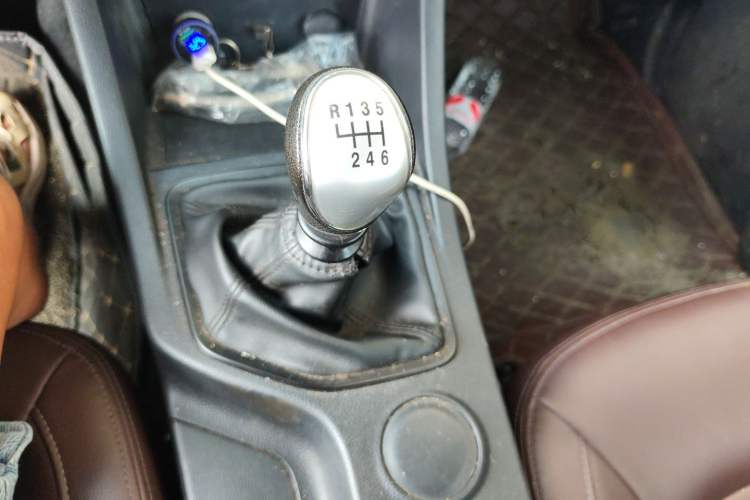 Used Great Wall Wingle 7 2018 2.0T Two-Wheel Drive Elite Version Big Double 4D20D Gear Lever