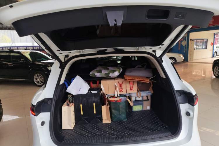 Used VOYAH FREE 2021 Four-Wheel Drive Standard Range-Extended Exclusive Luxury Package Trunk