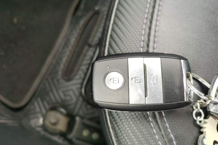 Used Kia Sportage R 2015 2.0L Automatic Two-Wheel Drive DLX Model
