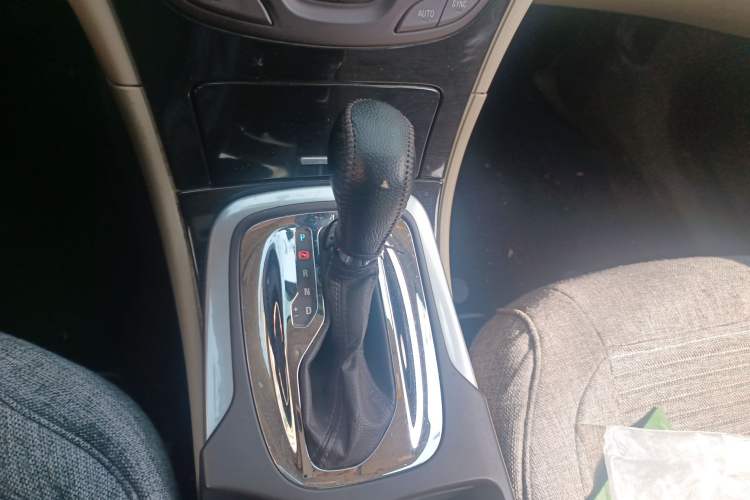 Used Buick Regal 2015 2.0L Leading Fashion Edition