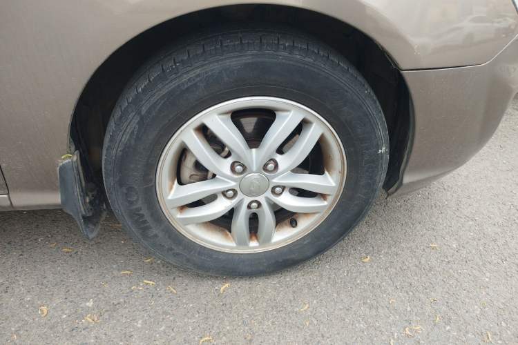 Used Hyundai Celesta 2011 1.6L Manual Luxury Model Right Front Wheel Hub