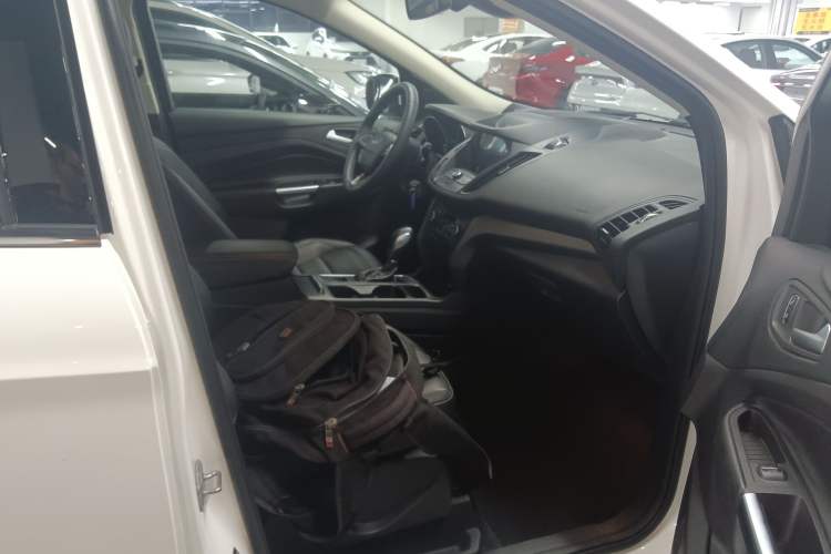 Used Ford Kuga 2019 EcoBoost 180 Two-Wheel-Drive Platinum Edition China VI Standard