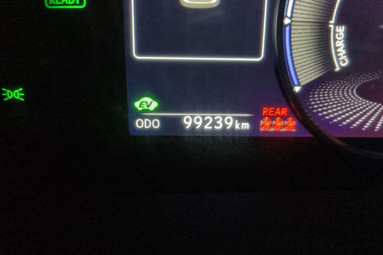 Used Lexus ES 2020 300h Premier Edition Odometer Close Up