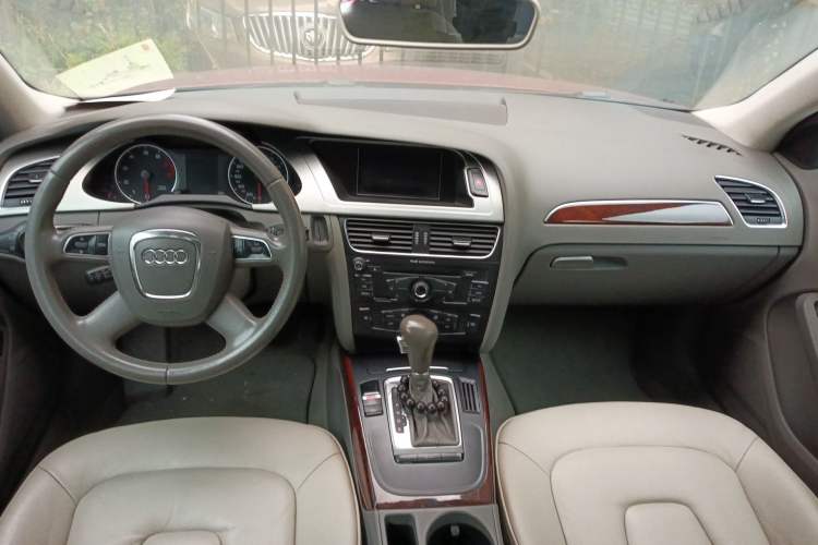 Used Audi A4L 2012 2.0 TFSI automatic Comfort trim level