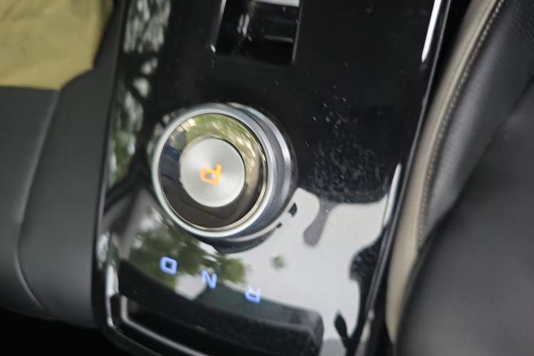 Used Geometry E Firefly 2023 320KM Cute & Handsome Tiger 5 Seats Vehicle Key