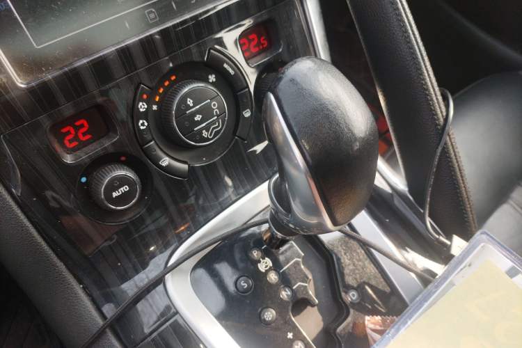 Used Peugeot 3008 2015 1.6THP Automatic Prestige Edition Gear Lever